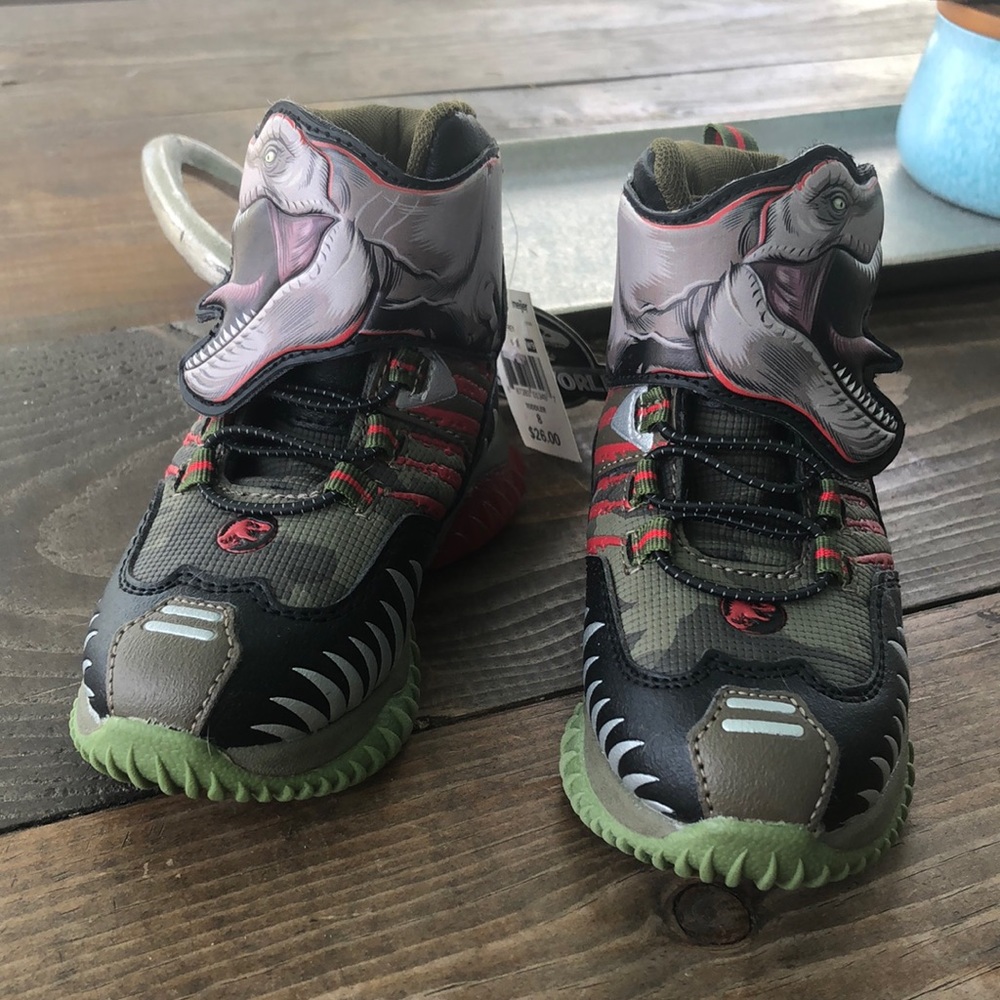 Jurassic world high top sneakers toddler 8 nwt unworn light up